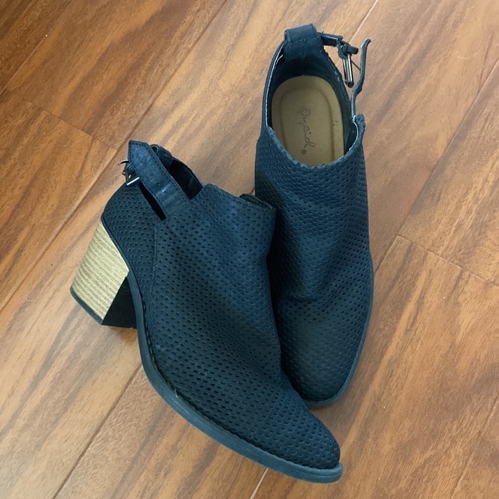 Black booties - Picture 2 of 4